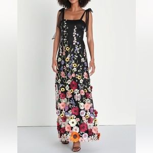 Lulu’s Embroidered Appliqué Maxidress